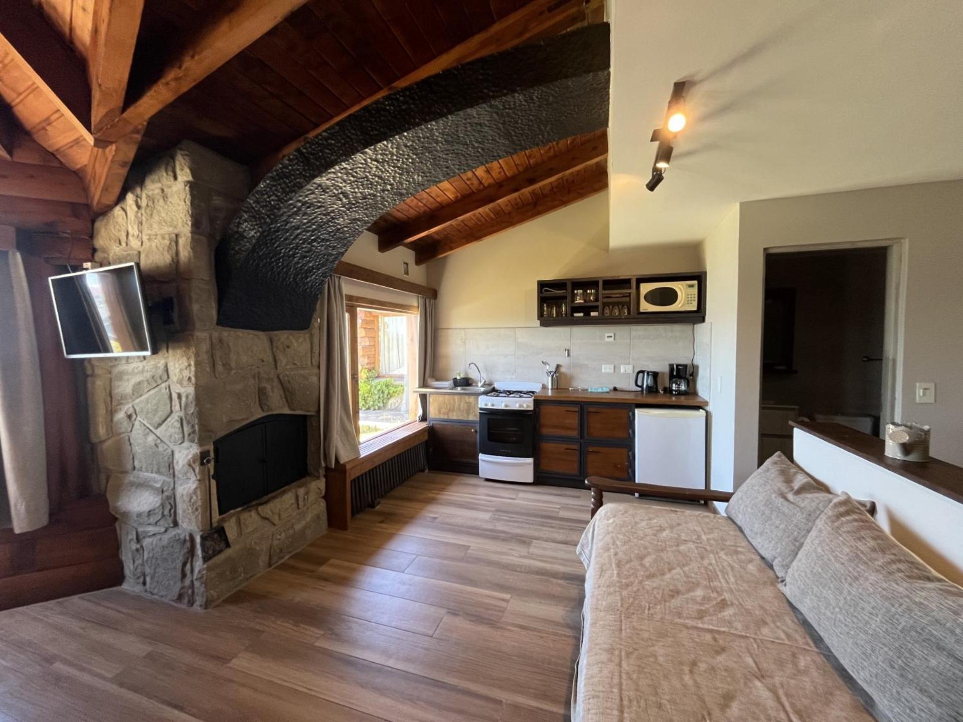 La Caleta Lodge *