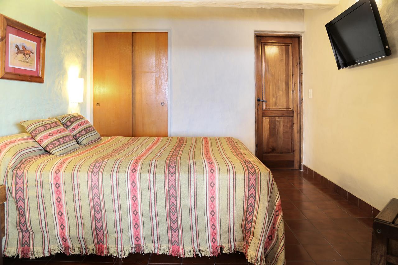La Caleta Lodge *